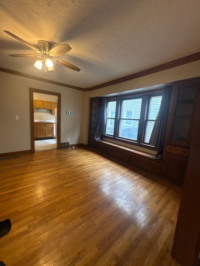 Building Photo - Edgewood2179