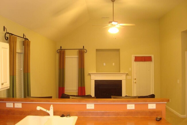 Building Photo - 6865 Bridgewater Dr