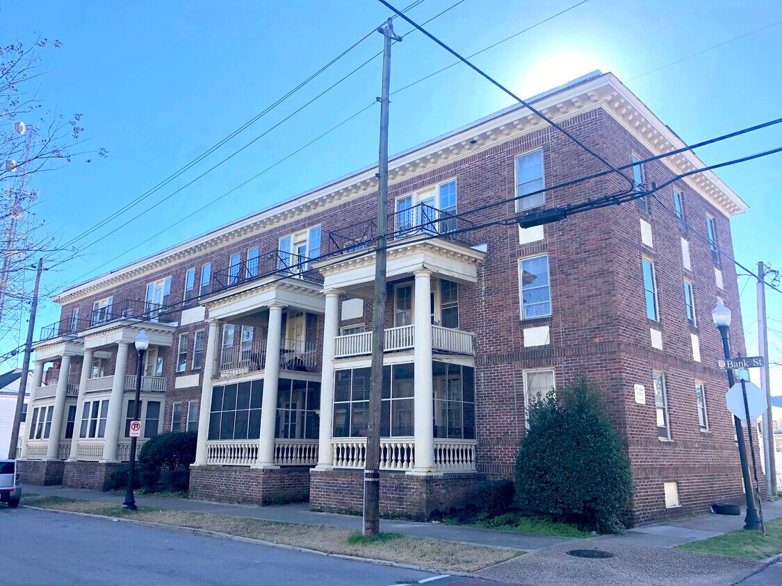 Primary Photo - 301 Bank St