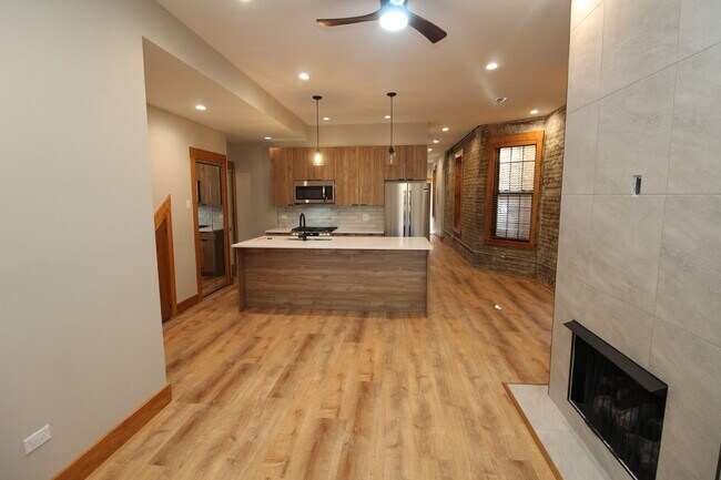 Foto del edificio - 1717 N Winchester Ave