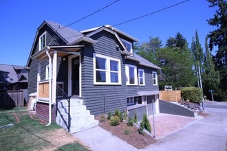Building Photo - 601 23rd Ave E
