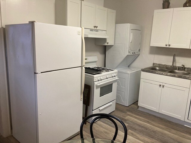 Kitchen - 117 Fremont St