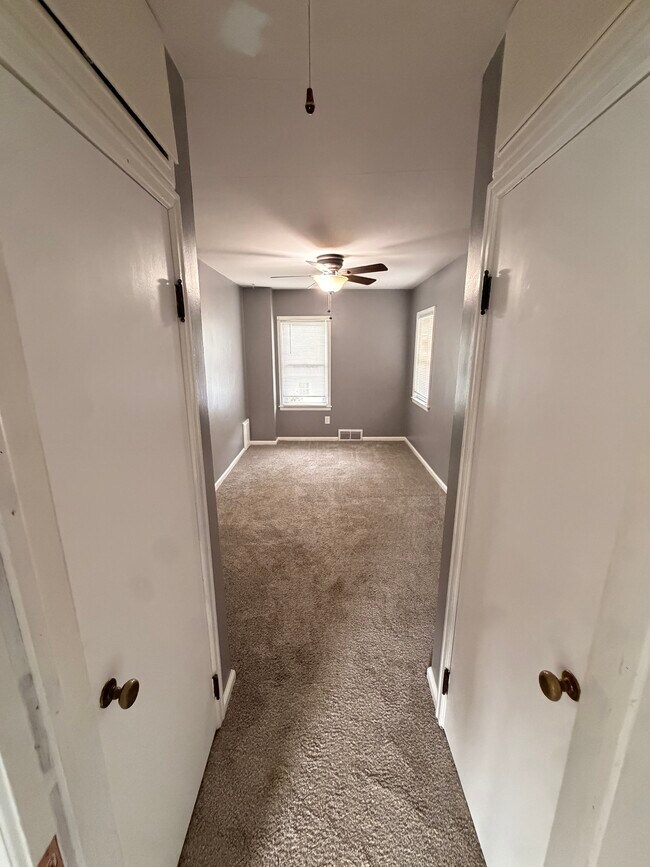 Dormitorio - 317 E Chart St