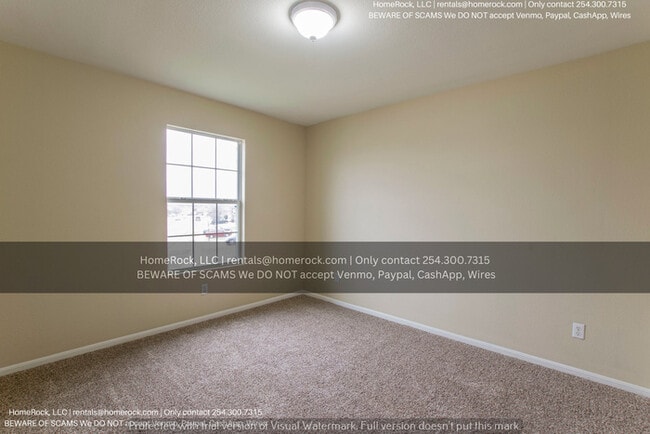 Building Photo - 4 Bedroom 2.5 Bath Available NOW