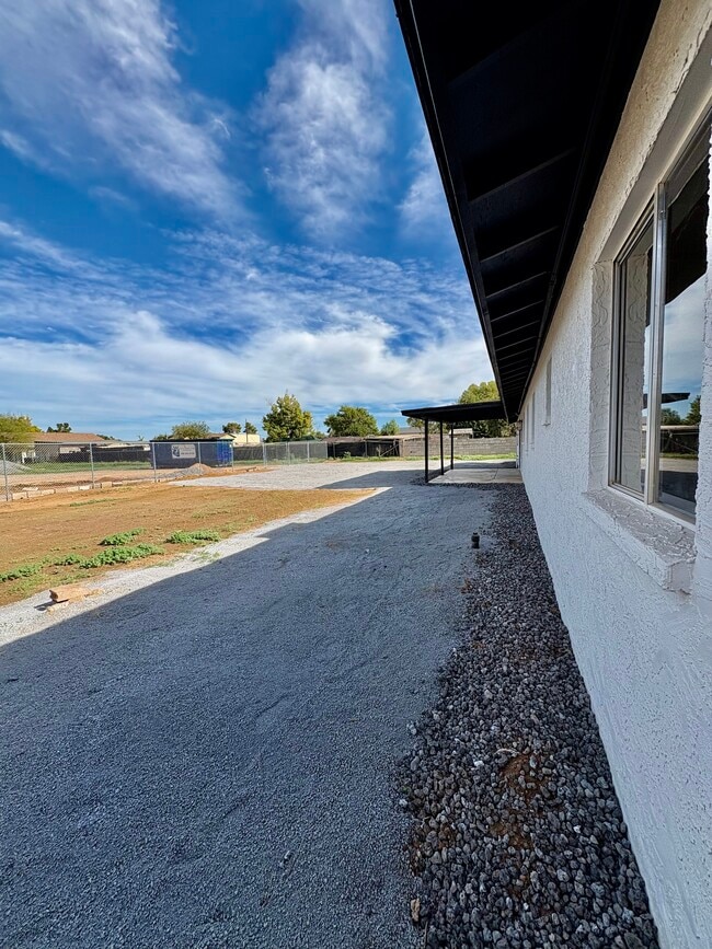 Foto del edificio - 17220 E Desert Ln