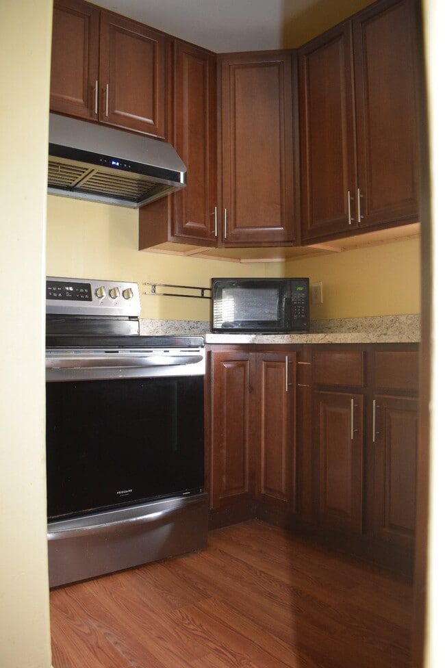 Building Photo - 57 Lynde St