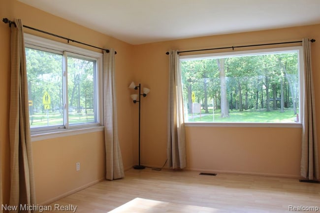 Building Photo - 655 Robinwood Dr