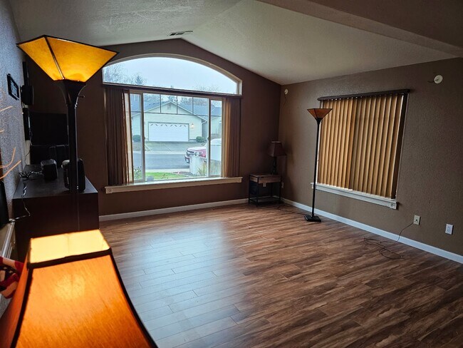 Building Photo - 978 SW Princeton Pl