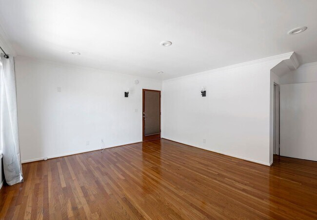 Foto del edificio - 1008 N Stanley Ave