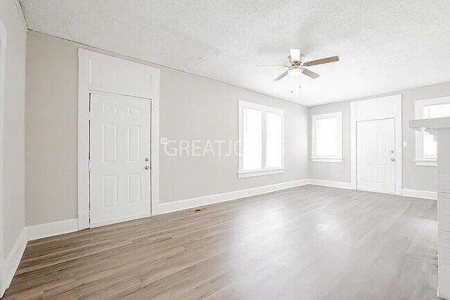 Building Photo - 2528 10th St