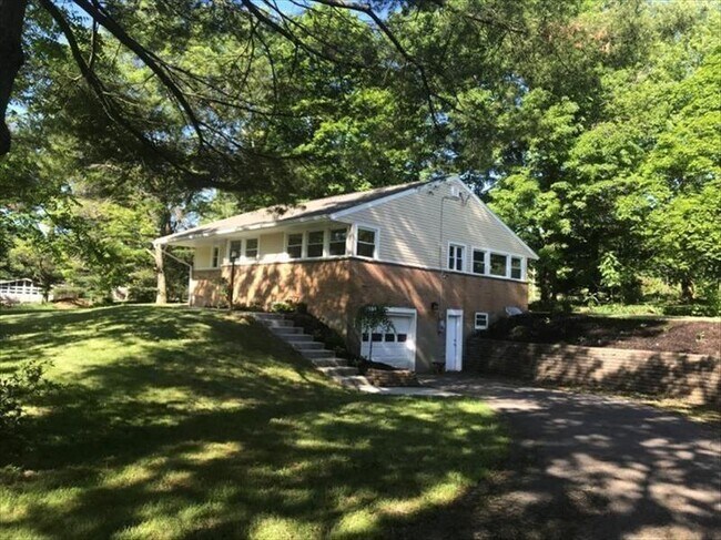 Building Photo - 8131 Rowan Rd