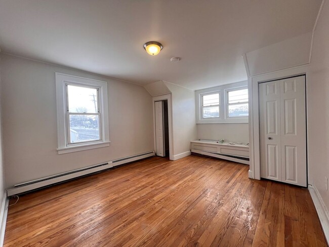 Building Photo - 1983 Central Ave