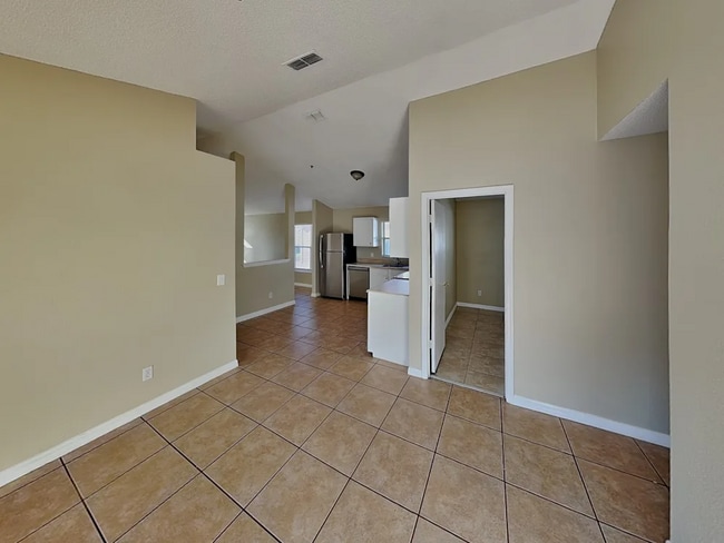 Building Photo - 9623 Hollyhill Dr