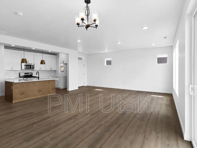 Building Photo - 4935 Willowbank Dr