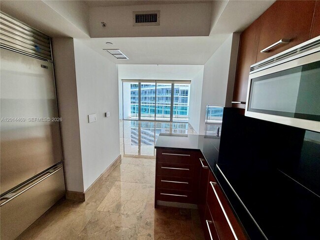 Foto del edificio - 1331 Brickell Bay Dr