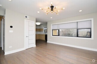 Building Photo - 5710 N Hermitage Ave