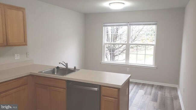 Building Photo - 28 Saddle Ridge Ct