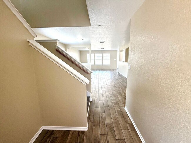 Foto del edificio - **APPLICATION RECEIVED** **MOVE IN SPECIAL** Spacious 2-Story 4 Bedroom / 2.5 Bath Home In Conver...