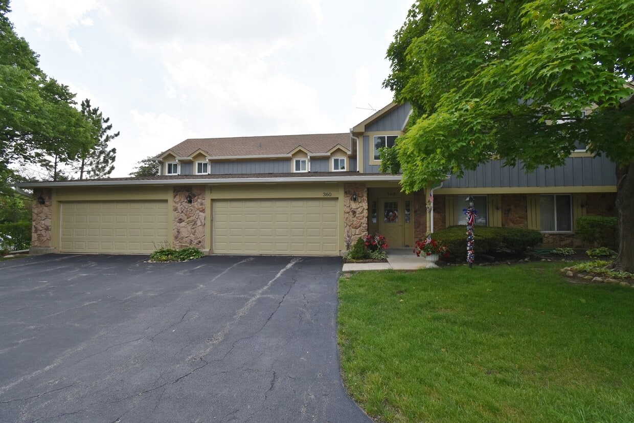 360 Springlake Ln Unit B, Aurora, IL 60504 Condo for Rent in Aurora