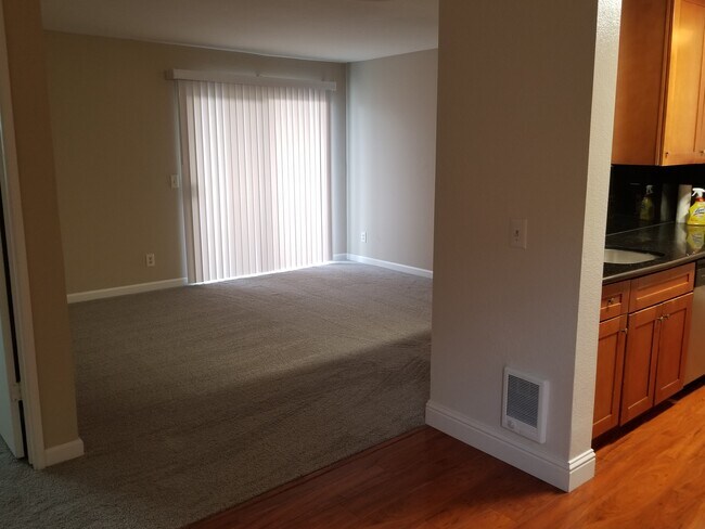 Foto del edificio - 685 Dartmore Ln