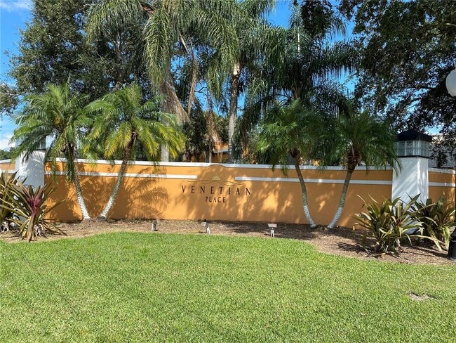 Foto del edificio - 4560 Commander Dr