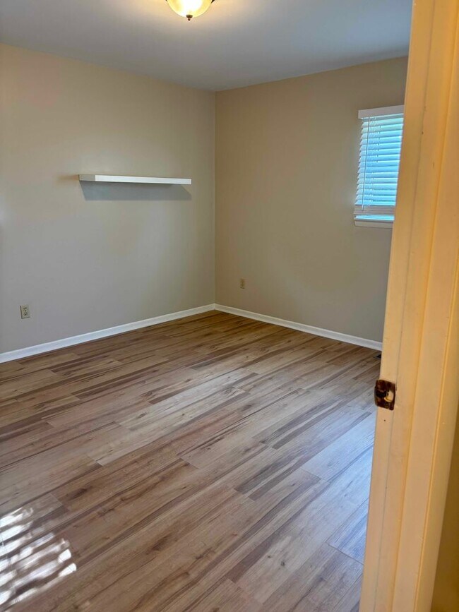 Foto del edificio - 3 bedroom, 1.5 bathroom Chelsea ranch - fr...