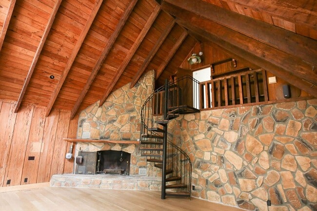 Foto del edificio - Available 6/15. Stunning, Fully-Rennovated...