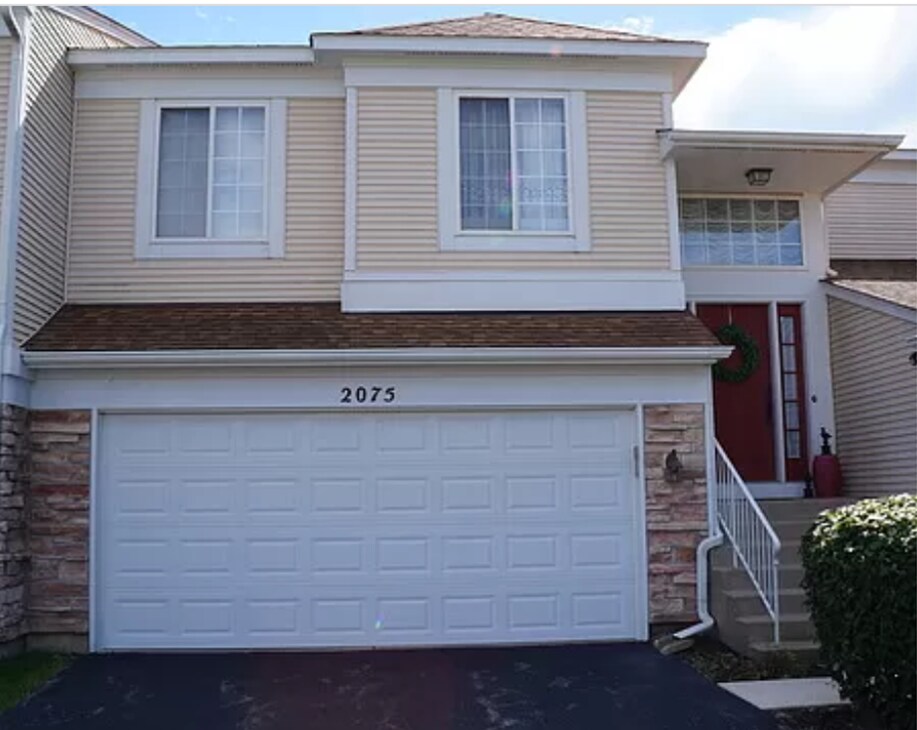 Foto principal - 2075 College Green Dr