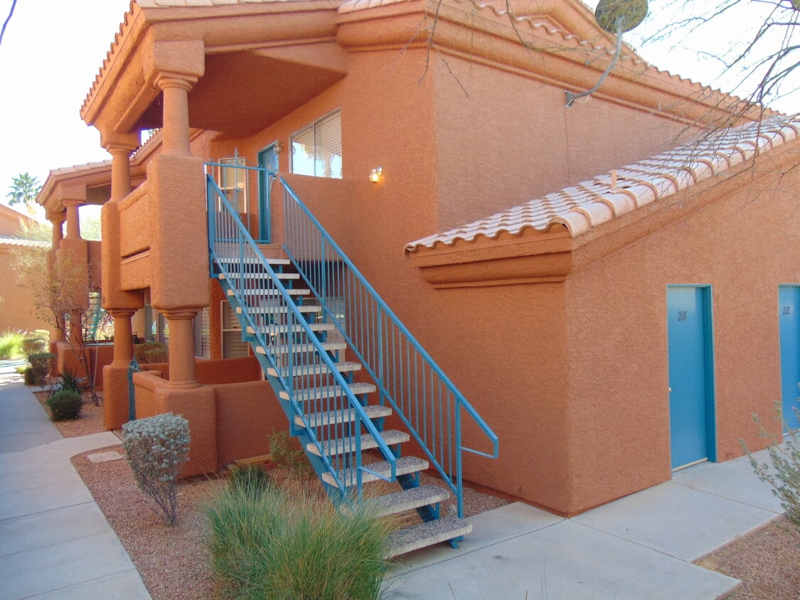 Foto principal - 2-bedroom, 2-bathroom Condo located in Rock Springs II