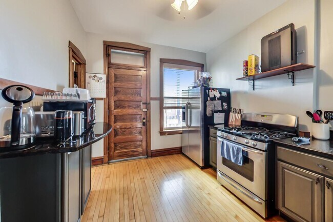 Foto del edificio - 3746 N Hermitage Ave