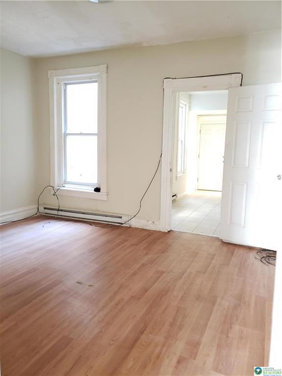 Building Photo - 718 W Chew St