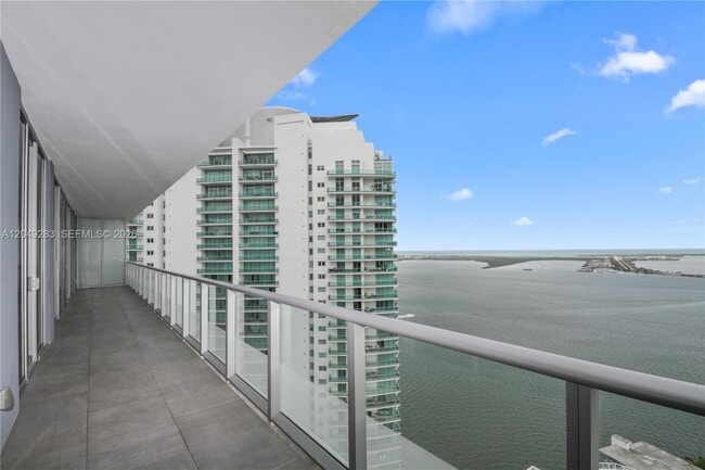 Foto del edificio - 1300 Brickell Bay Dr