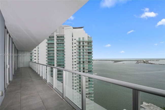 Building Photo - 1300 Brickell Bay Dr