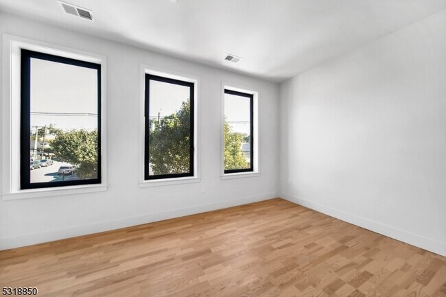 Building Photo - 1037 Amboy Ave