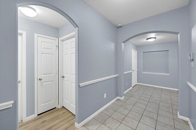 Building Photo - 15710 Bannowsky Lane