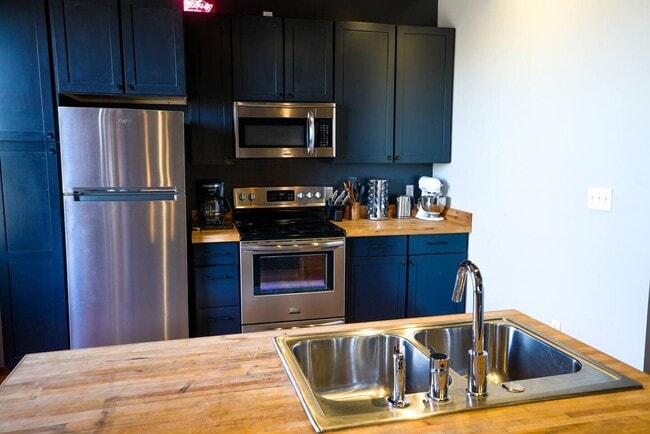Building Photo - 709 Jackson