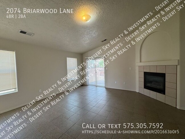 Foto del edificio - 2074 N Briarwood Ln