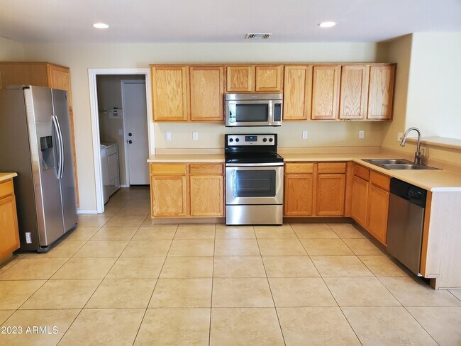 Building Photo - 42426 W Desert Fairways Dr