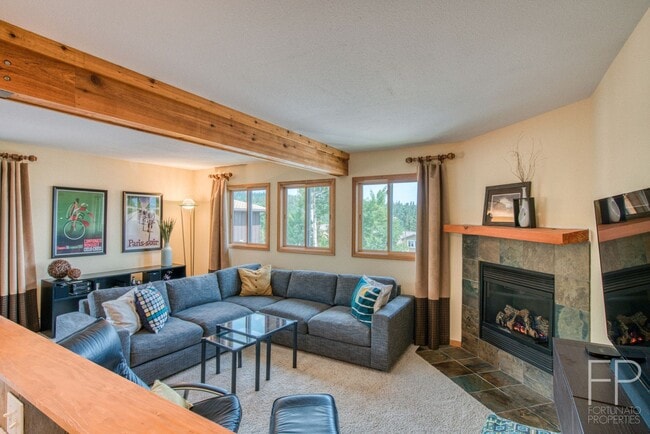 Building Photo - Top Floor and Updated Home with Great View...