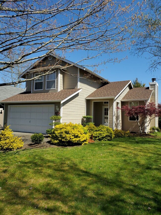 Building Photo - Great 3 bedroom home available now!