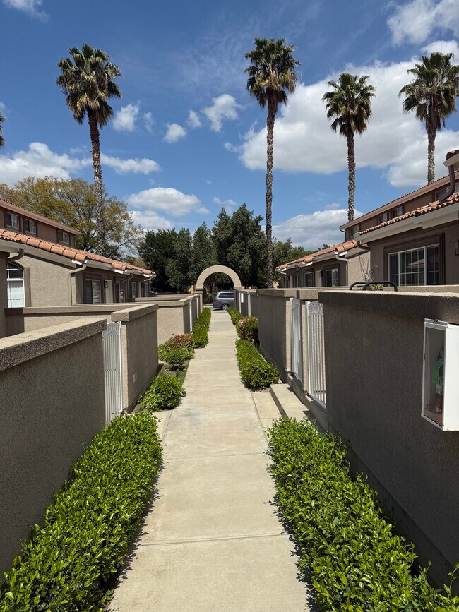 Foto del edificio - 25621 Prospect Ave