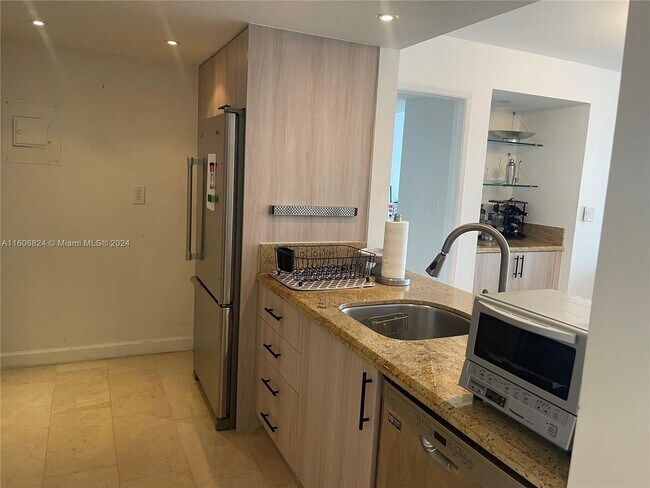 Foto del edificio - 1717 N Bayshore Dr