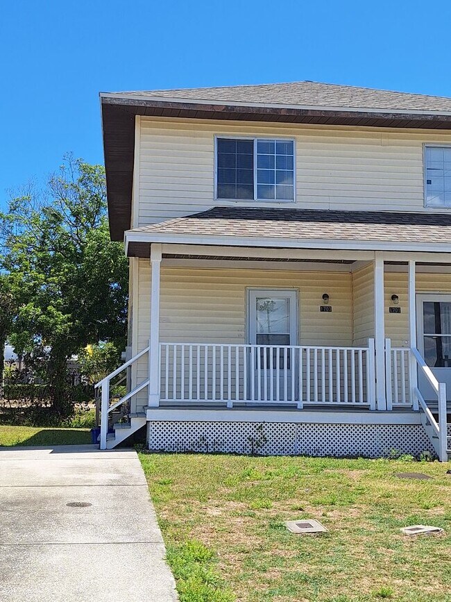 Building Photo - 1703 Palmetto Ct