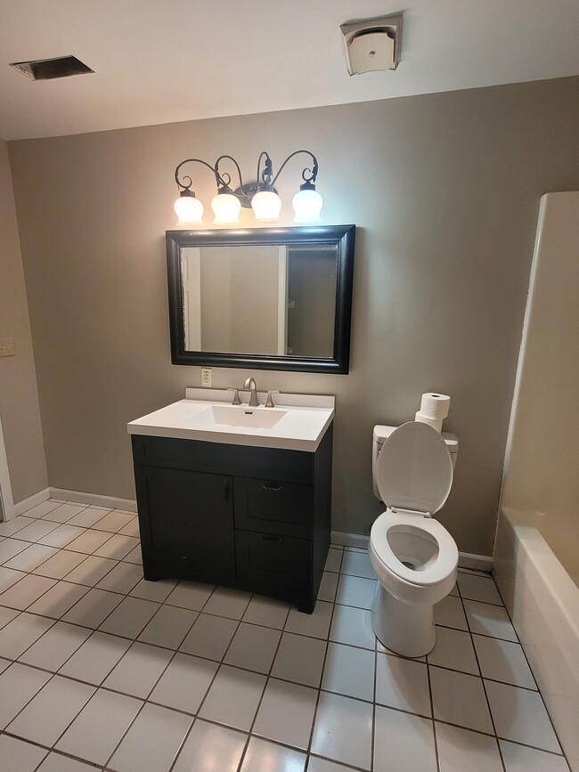 Foto del edificio - 2207 Weathered Rock Rd