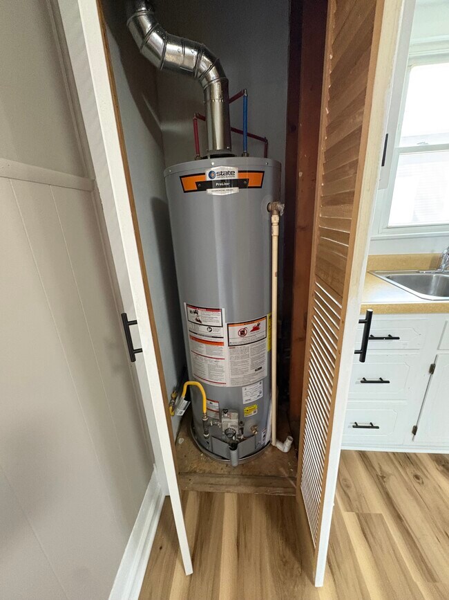 Foto del edificio - 645 Forest Ave