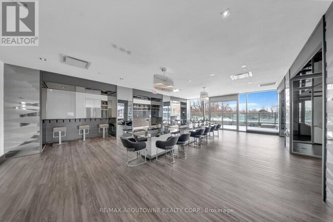 Building Photo - 33 Shore Breeze Dr