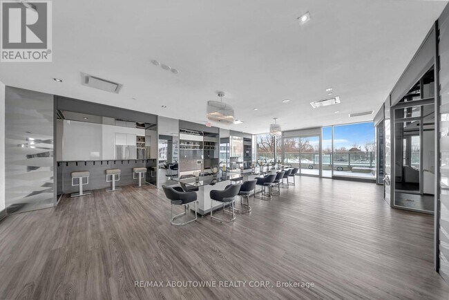 Photo du bâtiment - 33 Shore Breeze Dr