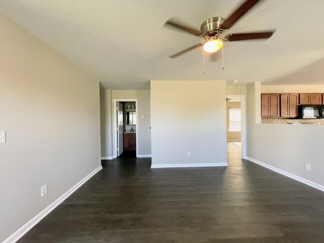 Building Photo - 200 Whitestone Dr NE