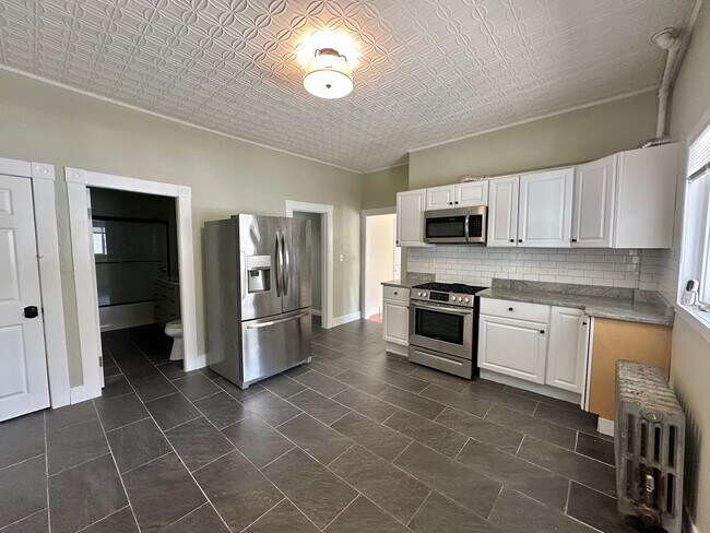 Kitchen - 99 Andrews St