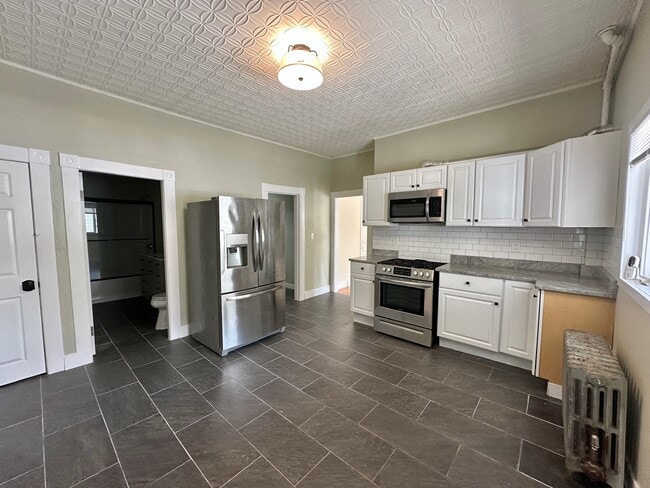 Kitchen - 99 Andrews St